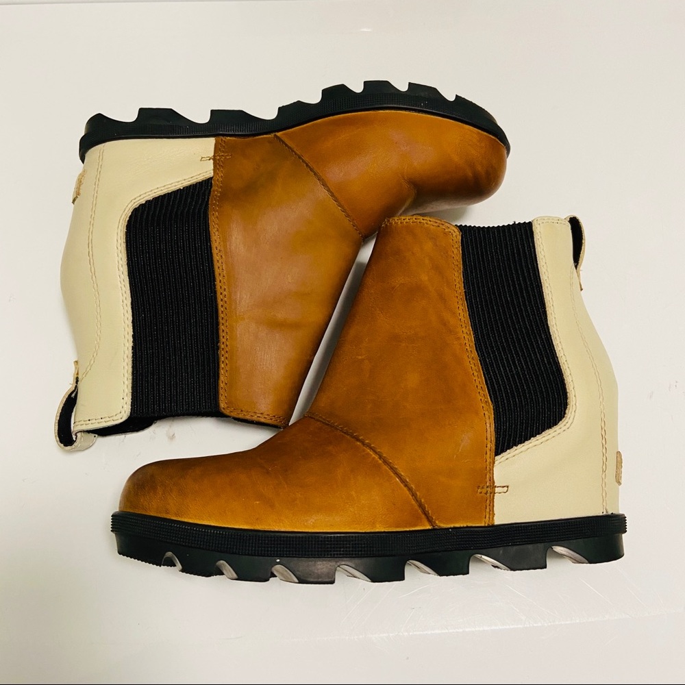 Sorel Joan Of Artic Wedge Boots Sz 8.5 Camel Brown